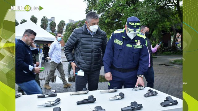 Policía está entregando celulares motos y carros que habían sido robados y que ellos recuperaron en Medellín