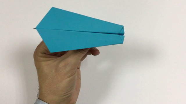 Origami Papierflieger - Anleitung für Anfänger. Ein Flugzeug, das weit fliegt