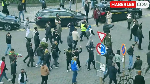 Terör örgütü PKK yandaşları Avrupa Parlamentosu önünde polislere saldırdı
