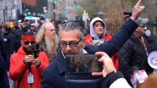This GUY!!! Scott Lobaido gets arrested again for throwing pizza at NYC city hall.