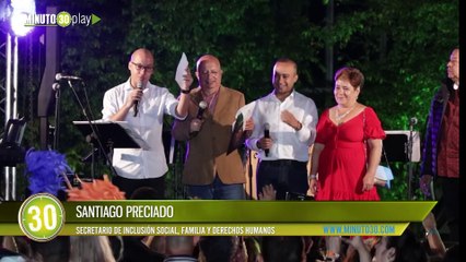 En medio de la viejoteca, dos adultos mayores fueron galardonados por la Alcaldía