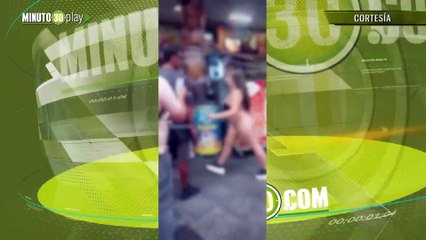 Grabaron a una mujer corriendo en paños menores detrás de un hombre y en pleno centro de Medellín