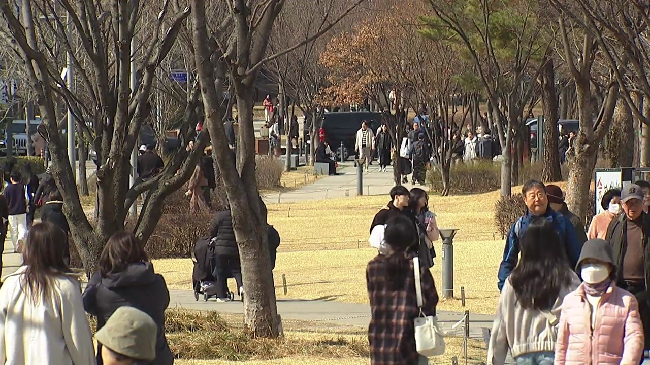 [날씨] 비 그치고 점차 맑은 하늘...내일 예년보다 포근 / YTN