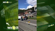 Variante caldas cerrada totalmente subiendo al frente de espumas Medellín por volcamiento de vehículo