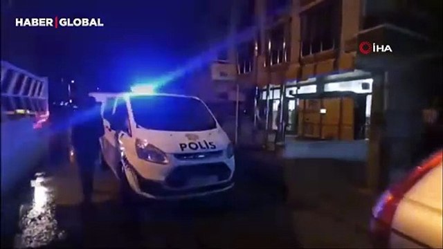 Kargosunu teslim alamayınca PTT şubesinin camlarını teker teker kırdı