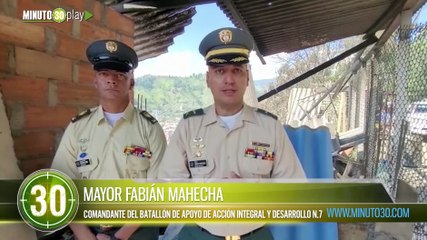 Soldados ayudan a las familias que lo perdieron todo tras el incendio en Vallejuelos