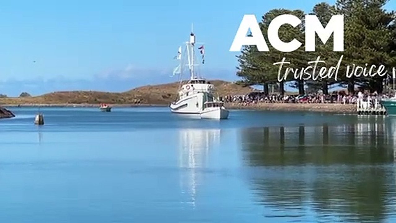 Tacoma arrives in Port Fairy