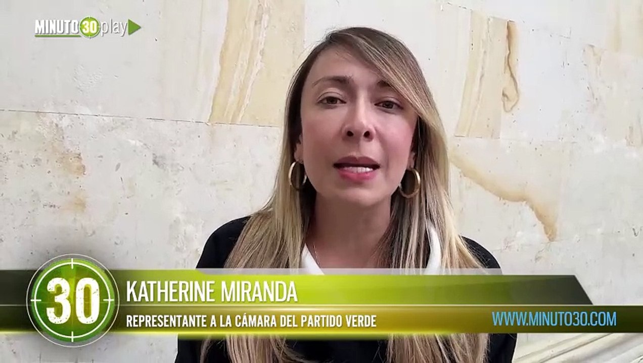 Katherine Miranda y otra incontable cantidad de congresistas firman carta para retirar reforma política
