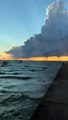 Se forman varias trombas de agua al atardecer