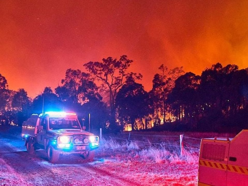 Smartphone an Autobatterie: Camper verursachen Großfeuer