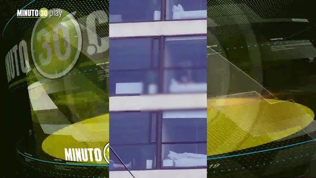 Con camiseta del verde pillados en pleno trío y sin cortinas