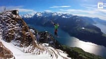 #OMG: Hombre se pone a saltar a 1.500 metros sobre un lago subido a una cuerda floja