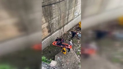 Adana'da köprüden düşen kişi yaralandı