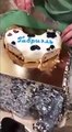 El gran danés celebra su cumpleaños con una fiesta y un pastel