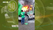 Siete tractomulas fueron incineradas por hombres armados en Santander