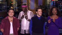 El presentador de #SNL Rami Malek y Ego Nwodim tienen un concurso de miradas