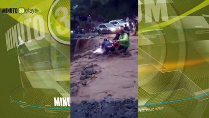 ¡Qué susto!, una quebrada se llevó dos hombres con