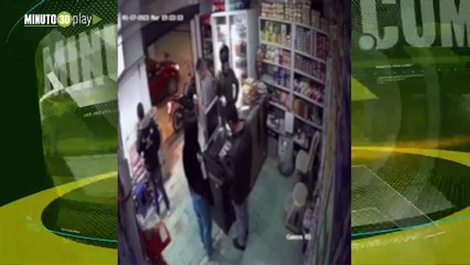 Dejó la moto encendida mientras compraba en una tienda, un ladró aprovechó y se la llevó