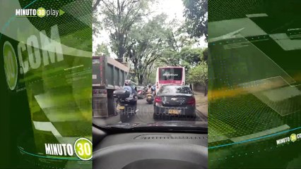 Accidente de moto por la AV 80 afortunadamente solo latas pero se armó tremendo taco