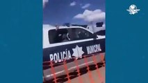 #VIDEO: Policías arman arrancones usando vehículos oficiales en Río Grande, Zacatecas