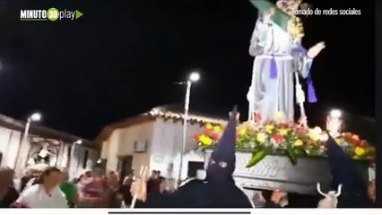 Procesión casi termina en calvario por disparo accidental de policía