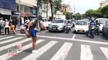 Un estudiante muestra sus habilidades futbolísticas en Red Lights para ganar dinero