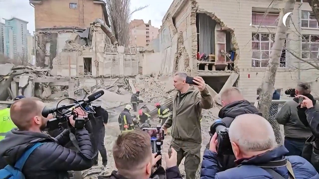 Russland überzieht Kiew mit Luftangriffen - zahlreiche Gebäude zerstört