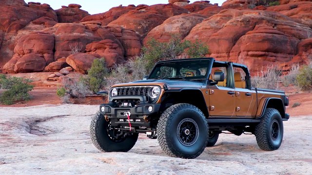 40 inch All-Terrain Tires , 18 inch Bead Lock Wheel , Jeep Gladiator Rubicon High Top Concept