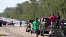 La marejada del huracán Ida obliga a realizar numerosos rescates en el agua