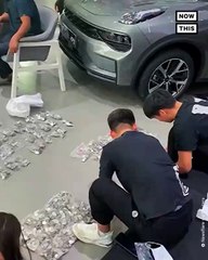 #VIRAL: Hombre paga auto de 140 mil pesos con puras monedas