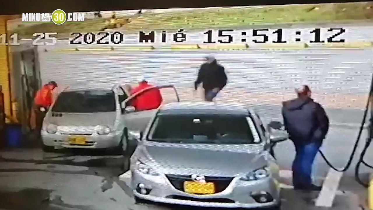 ¿Lo tenían fichado De la nada llegaron dos ladrones a una bomba y se le llevaron todo a un señor