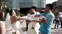 La novia china descubre que el novio es gay cuando su novio se cuela en la boda - Versión completa