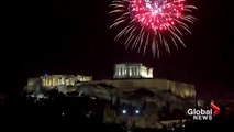 Año Nuevo 2022: Atenas, Grecia, da la bienvenida al año nuevo con fuegos artificiales sobre el Partenón