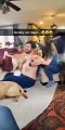 #OMG: Un hombre es sorprendido por un perro que le lame el pecho mientras su hermana intenta ayudarle a estirarse.