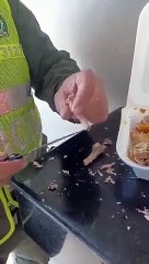 Droga en huesos de pollo