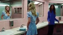 Rue y Cassie Oklahoma Outfit Divertida escena en el baño  - Euphoria S02xE03 - Zendaya