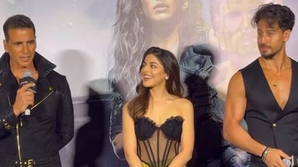 टाइगर को ऐसा क्या बोले अक्षय स्टेज पर सभी लोग हंसने को हुए मजबूर