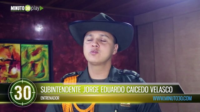 Policía en Cali entrenó a un perrito para detectar los niveles de azúcar en la sangre de su dueña parte 1