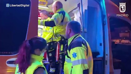Dos heridos tras volcar su furgoneta y quedarse atrapados en una calle de Villaverde
