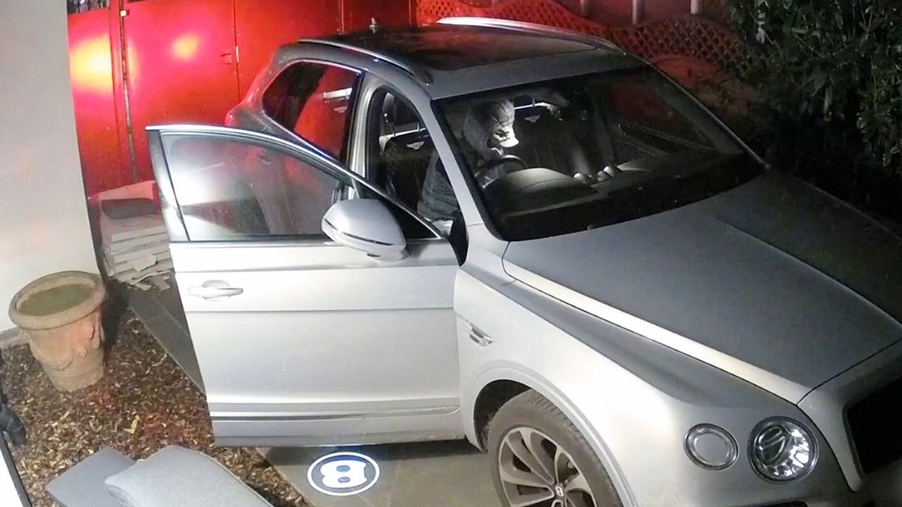 Bande gieriger Diebe für den Diebstahl von 53 schlüssellosen Luxusautos im Wert von mehr als 3,7 Millionen Pfund ins Gefängnis