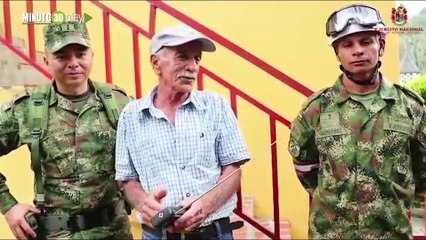 Ejército entrega radios a la comunidad que vive cerca al Nevado del Ruiz