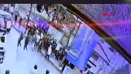 Avcılar'da liseliler arasında bıçaklı kavga: 3 yaralı