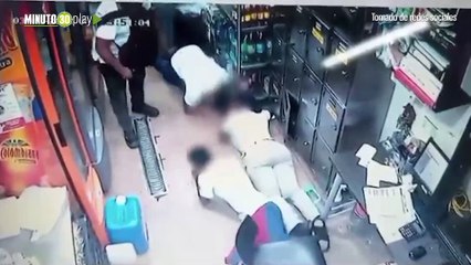 Un exempleado hurtó a sus excompañeros con arma de fuego en establecimiento de comidas en Cali