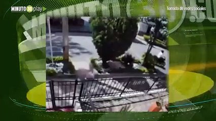 5 sujetos en motos intimidan con pistola a hombre que iba caminando y lo roban