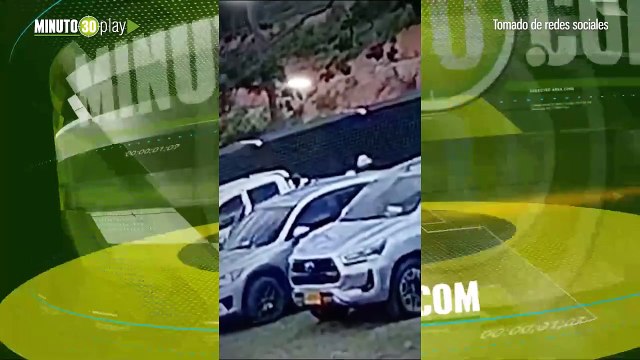 Robo masivo a vehículos delincuentes rompen vidrios de carros en un parqueadero y hurtan objetos en Bucaramanga