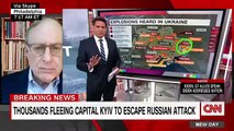 Tanques rusos pasan junto a un reportero de la CNN mientras parecen dirigirse a Ucrania