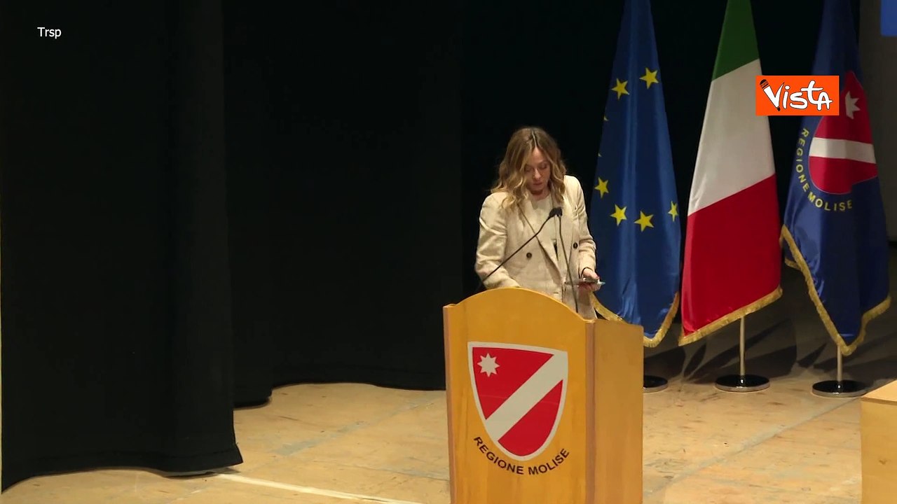 Meloni a Campobasso per firma accordi sviluppo, dal pubblico gridano: Vai Giorgia