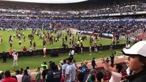 Queretaro vs Atlas - La bronca en el estadio entre aficionados