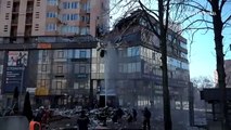 Un misil ruso alcanza un edificio de apartamentos en #Kyiv