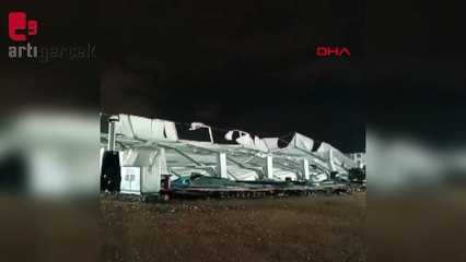 Hatay'da fırtına çatıları uçurdu